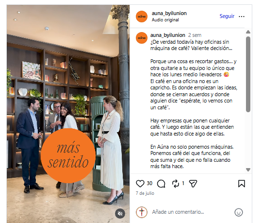 Publicación de Instagram de Aúna sobre café de oficina, con cuatro personas conversando y el texto destacado “más sentido”