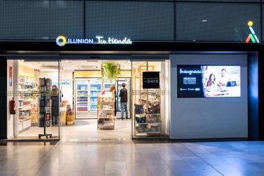 Entrada de la tienda de ILUNION Retail en el Hospital Rey Juan Carlos de Móstoles (Madrid)