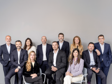 Fotografía de familia del comité de dirección de Facility Services
