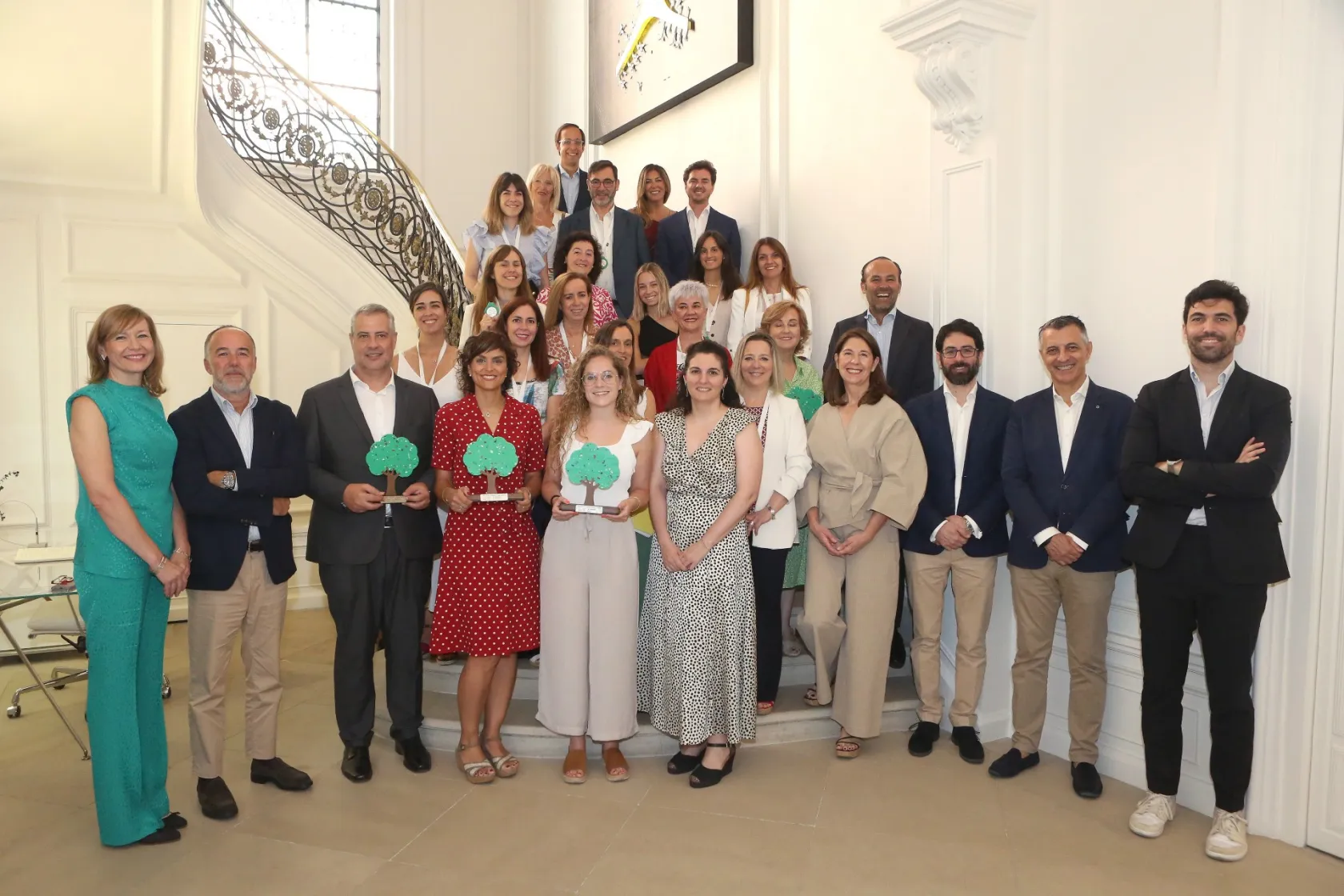 fotografía de familia del acto de entrega del reconocimiento Healthy Cities