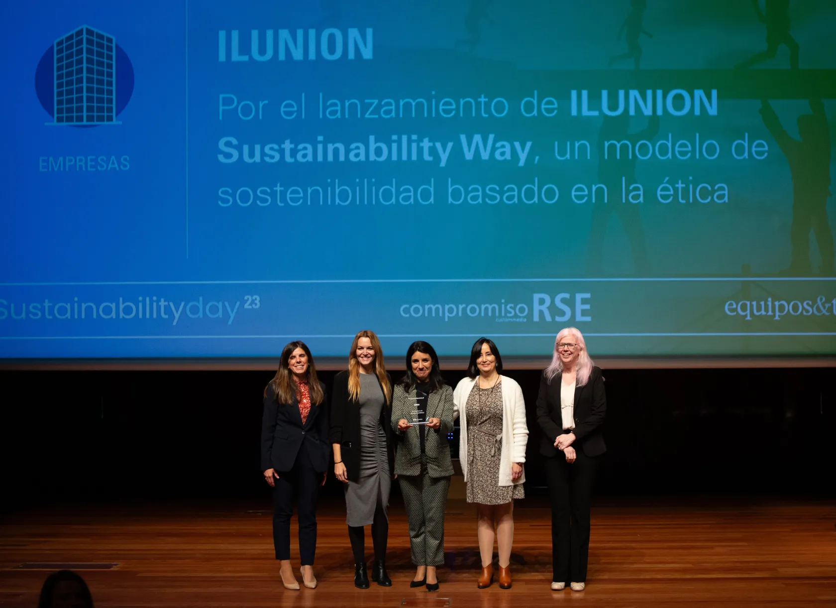 Imagen premio de Compromiso RSE a ILUNION Sustainability Way