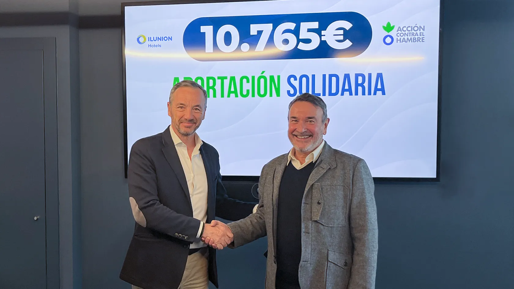 De izquierda a derecha, el CEO de ILUNION Hotels, José Ángel Preciados, y el director general de Acción Contra el Hambre, Olivier Longué.