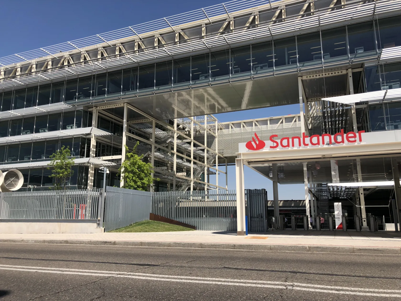 Fotografía de una de las sedes del Banco Santander