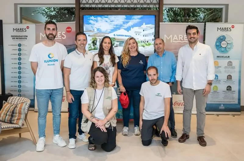 Foto de familia proyecto Mares Circulares con ILUNION Hotels en Menorca