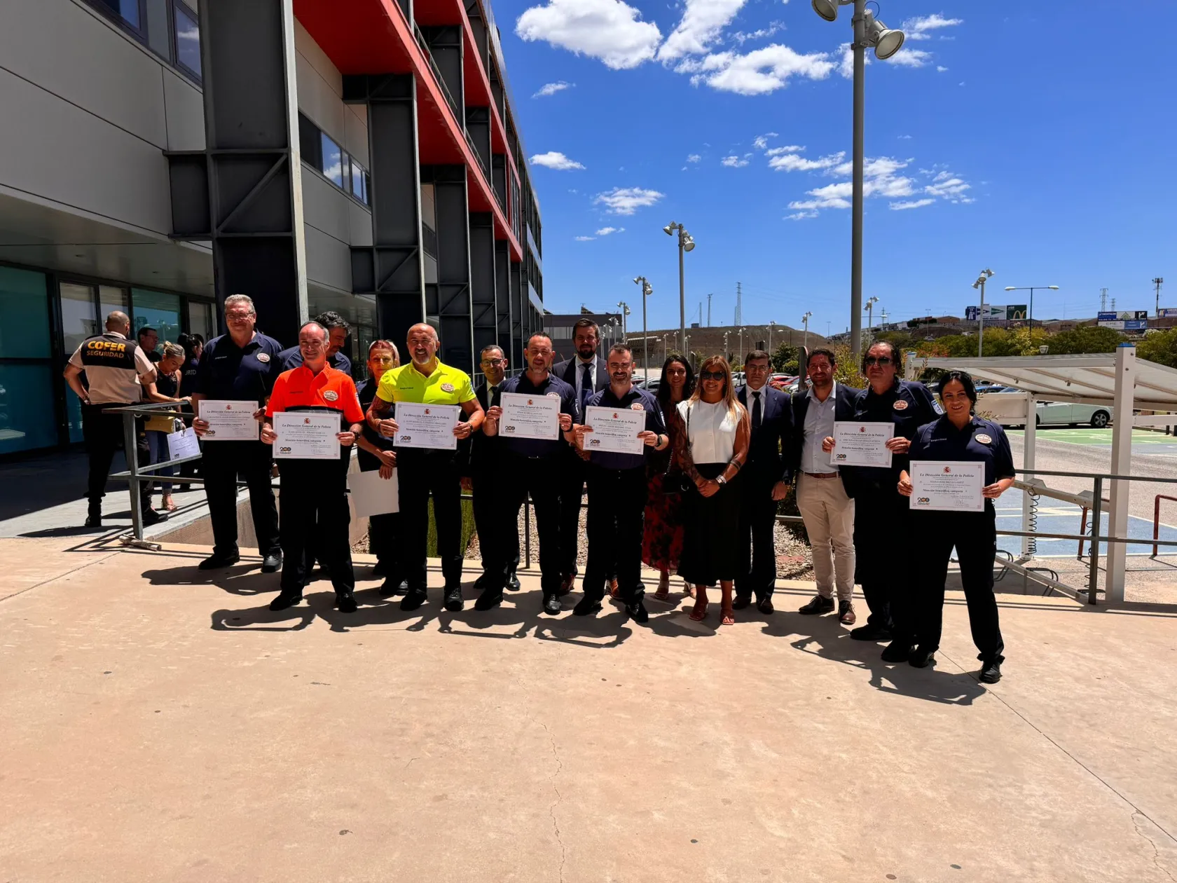 Foto de familia de los vigilantes de ILUNION Seguridad en Málaga