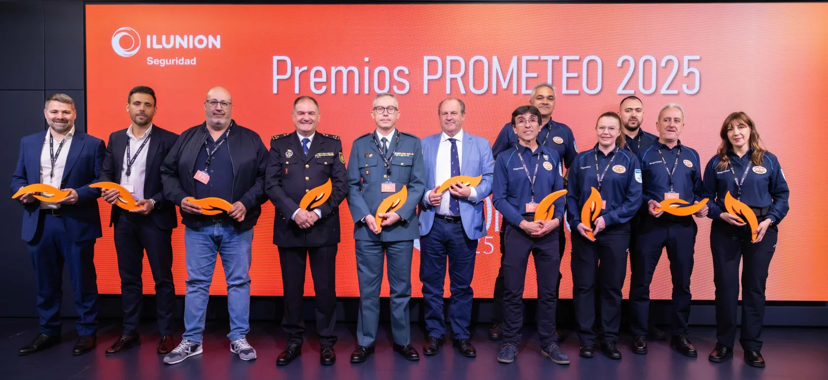 Foto de familia de todos los galardonados con los Premios Prometeo