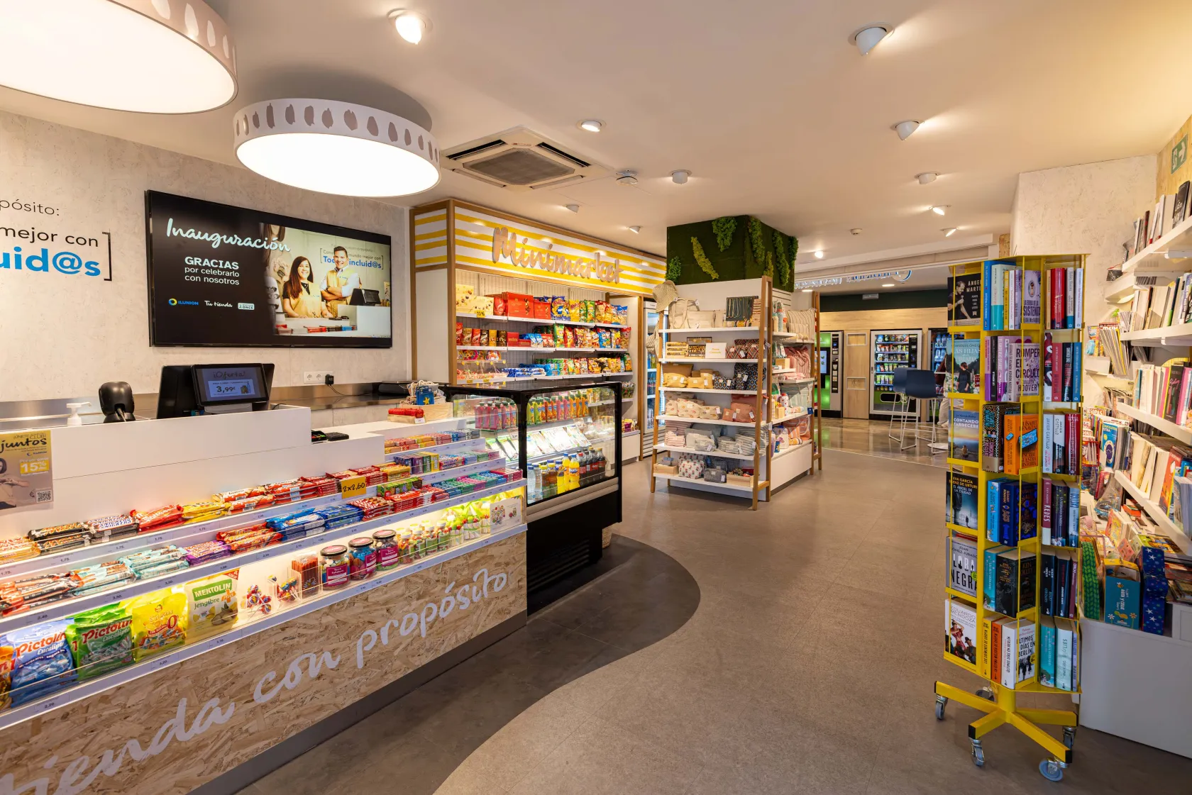 Imagen de la remodelada tienda de ILUNION en el Hospital Clínico San Carlos