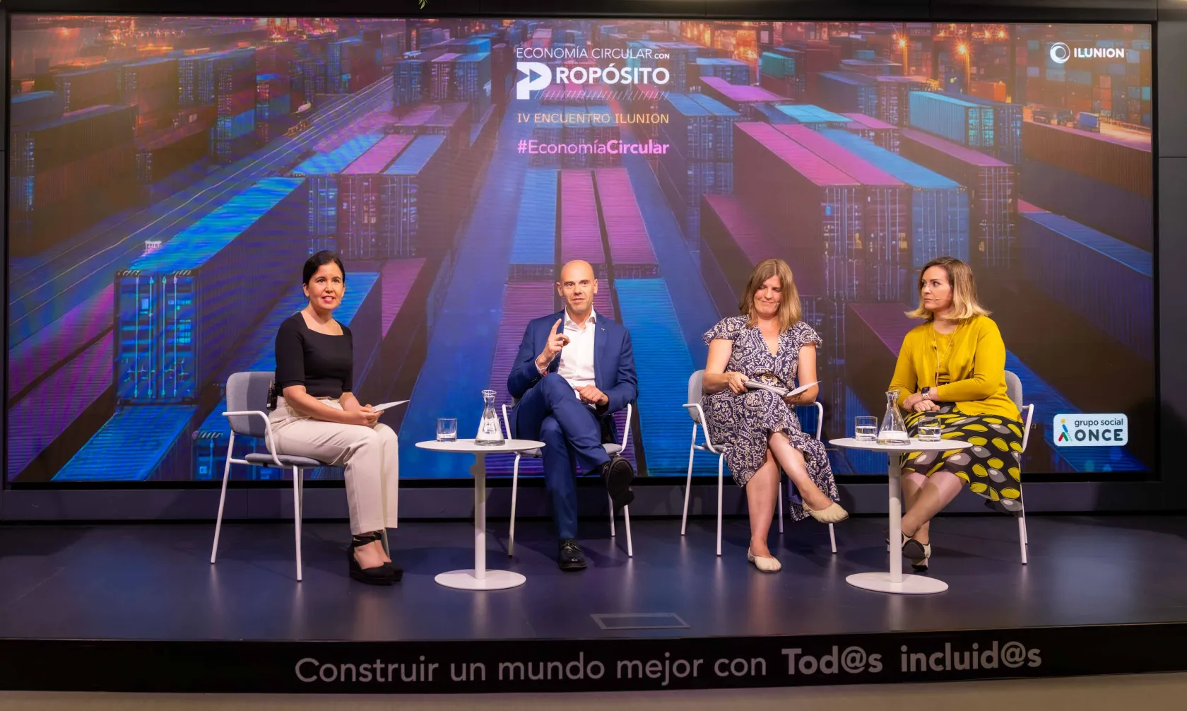 Fotografía de ponentes y moderadora de la segunda mesa de debate de Economía Circular con Propósito 2025
