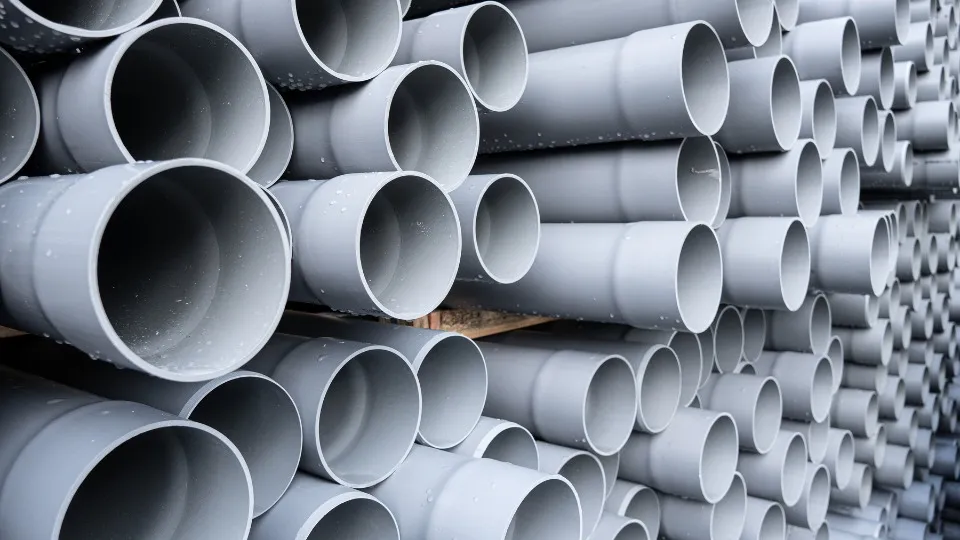 Se muestran tuberías de pvc