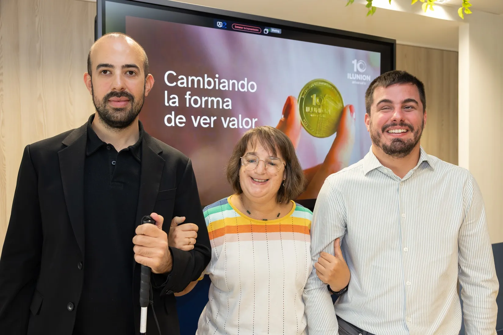 De izquierda a derecha, Javier García Pajares, Vicky Bendito y Pedro Esquiva, que estuvieron en la presentación a medios de la campaña 'Cambiando la forma de ver valor'