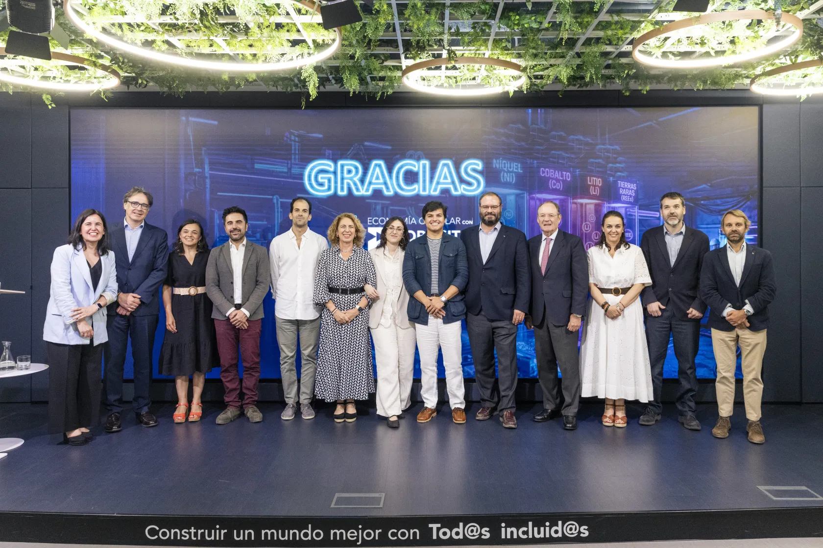 Participantes del V Encuentro de Economía Circular, posando para una foto.