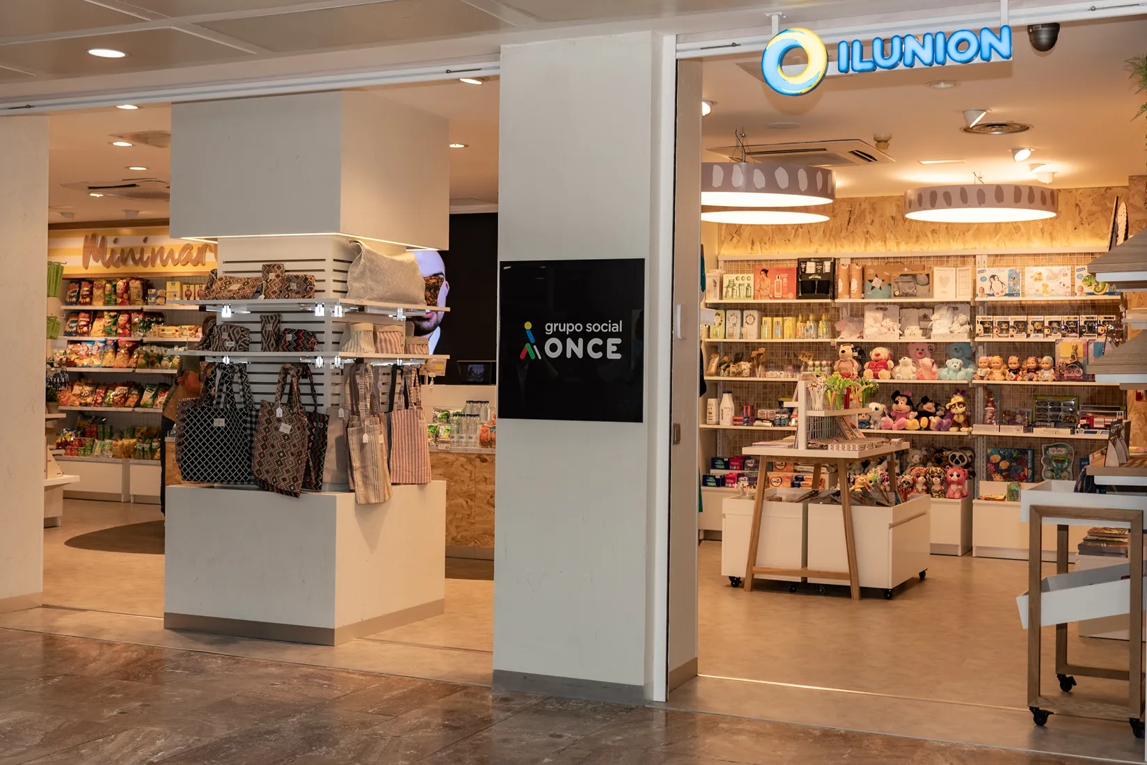 Entrada a la tienda de ILUNION en el hospital de Alcorcón