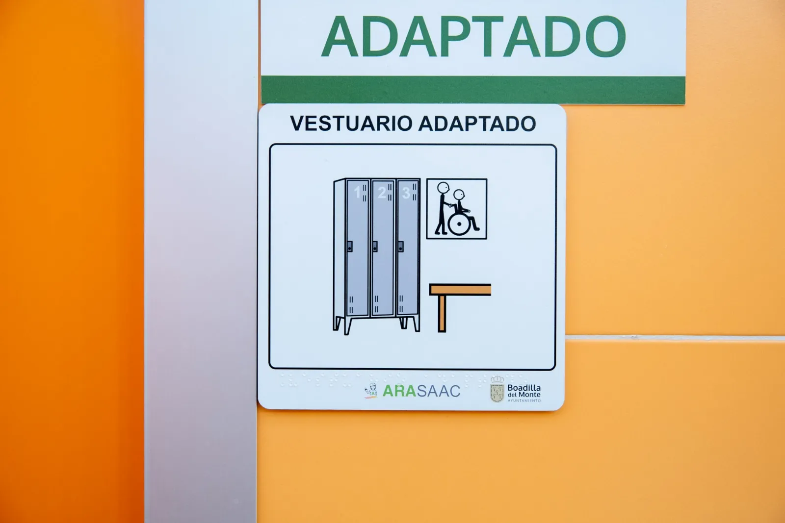 Imagen del pictograma instalado en la piscina de Boadilla