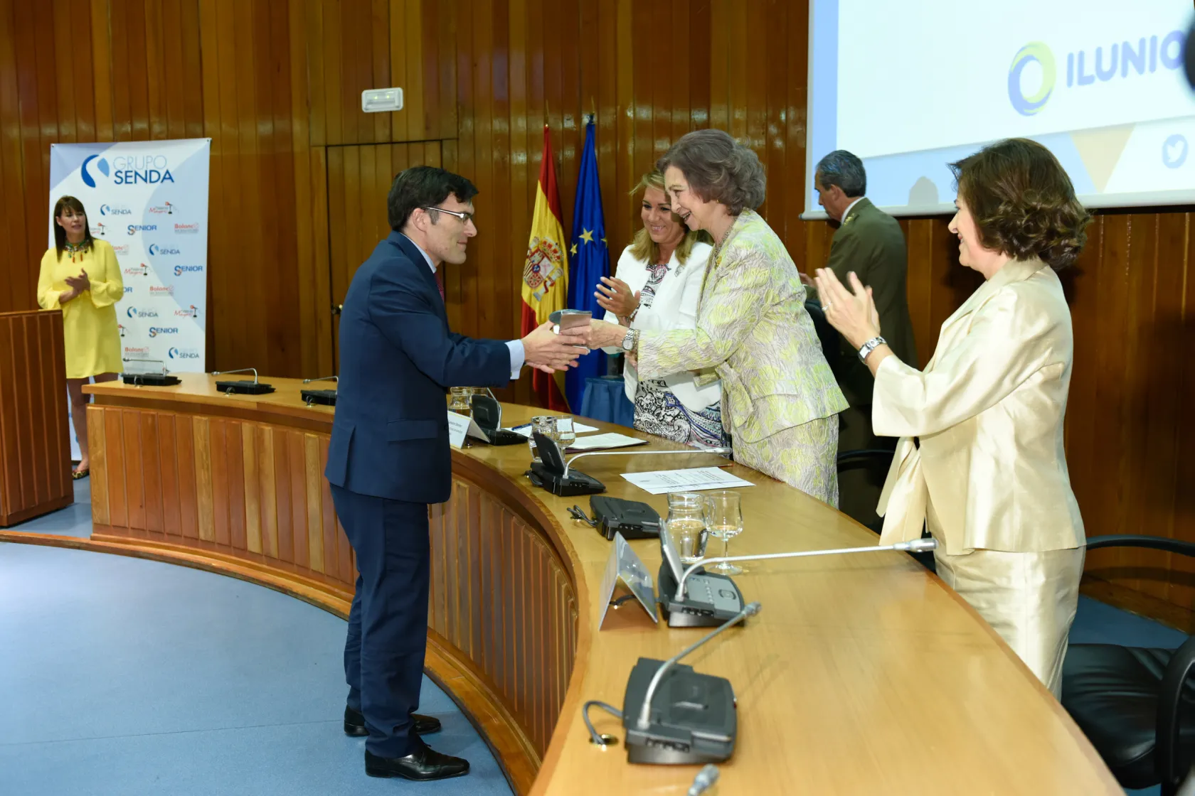 Alberto Durán recogiendo el galardón