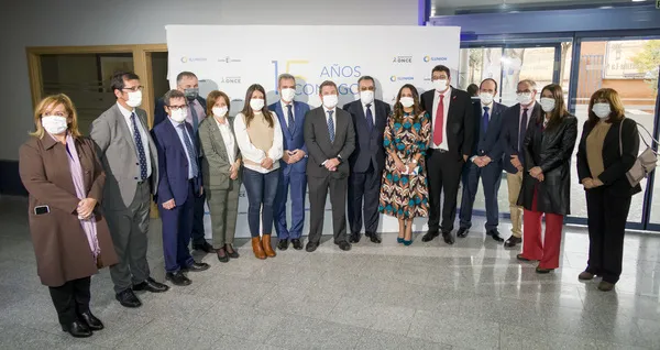 Foto de familia del acto conmemorativo del 15 aniversario de la residencia de La Solana