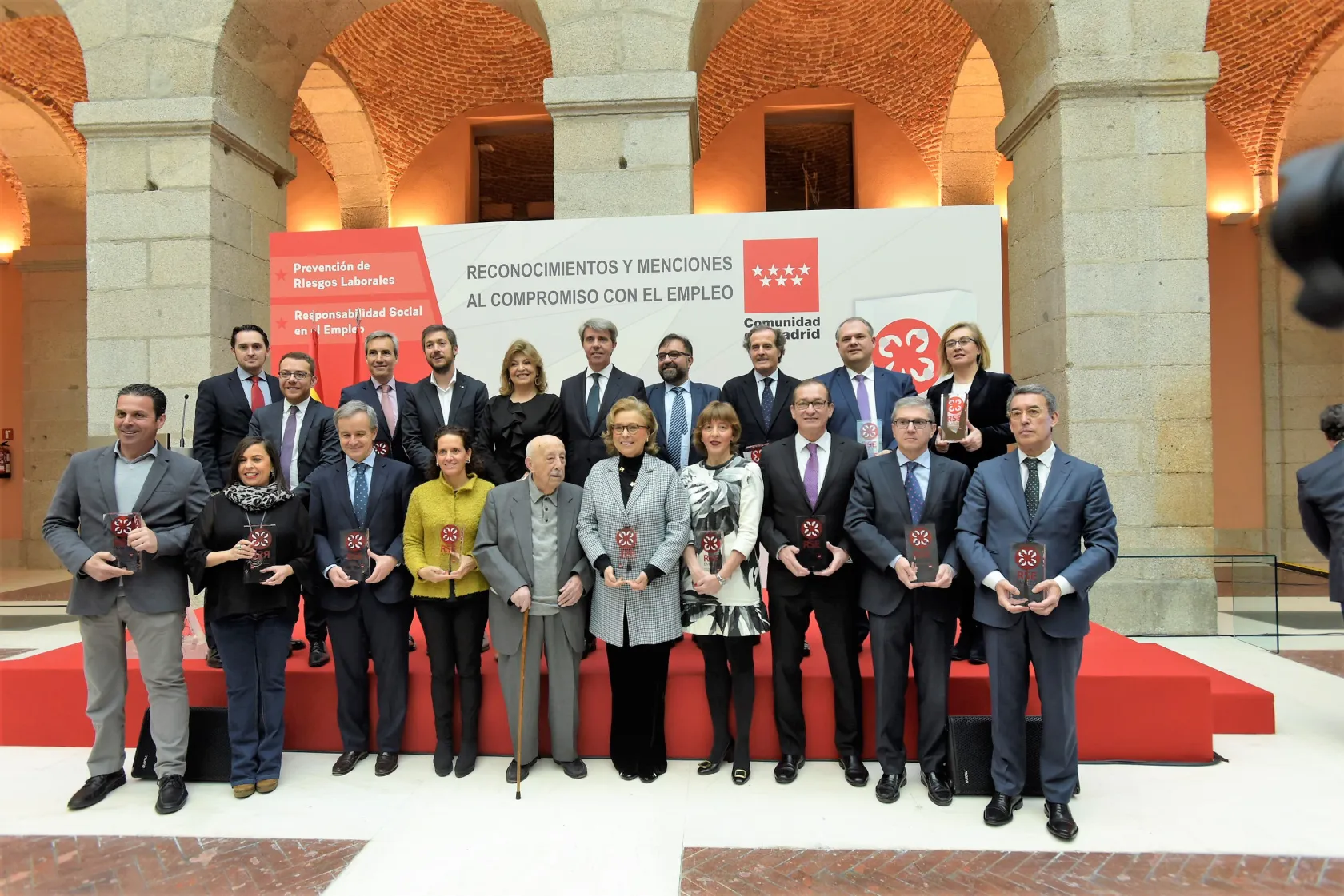 Foto de familia de los premiados