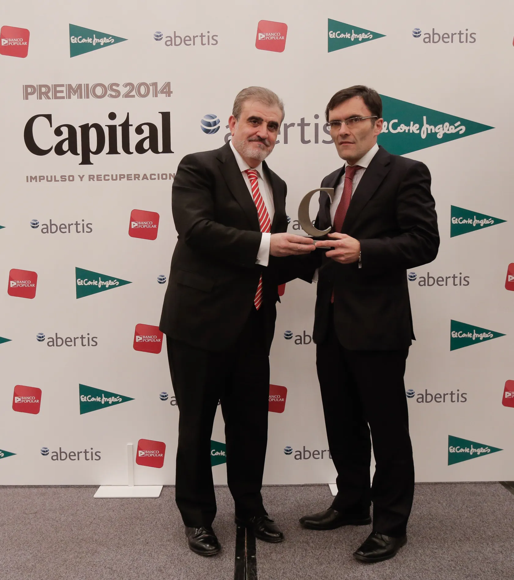 Alberto Durán recogiendo el galardón