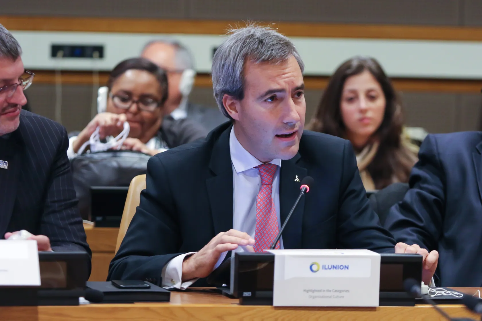 El consejero delegado de ILUNION, Alejandro Oñoro, interviniendo en la ONU durante el recibimiento del reconocimiento global 