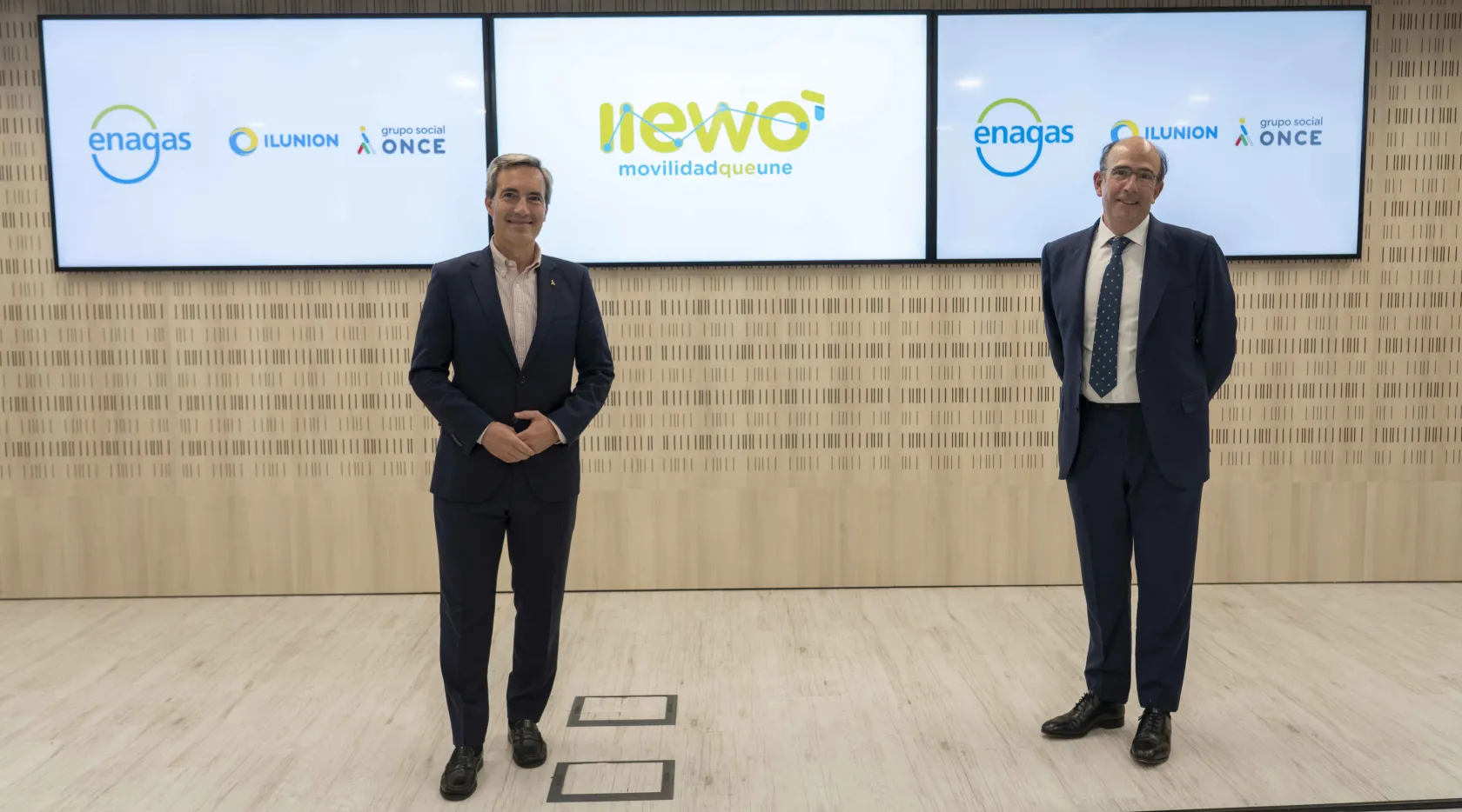 Pie de foto: CEOs de ILUNION, Alejandro Oñoro (izq.), y de Enagás, Marcelino Oreja (dcha.).