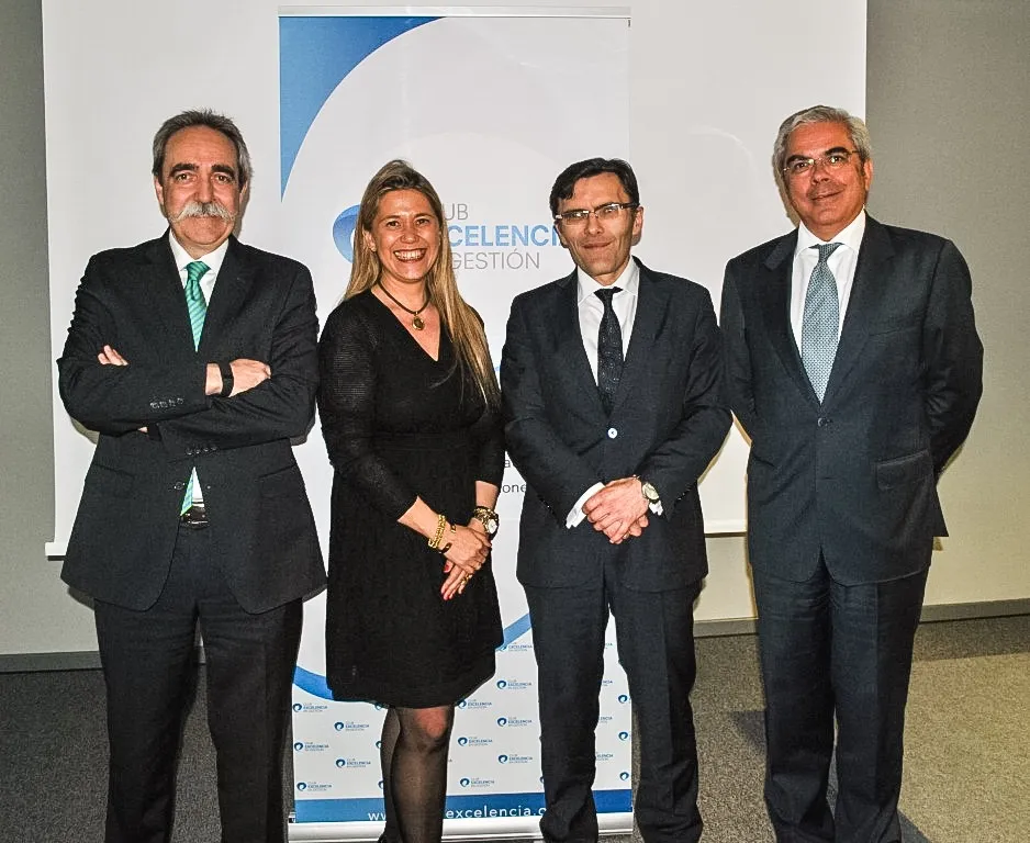 Juan Antonio Zufiria, Paloma Beamonte, Alberto Durán e Ignacio Babé en la Asamblea General del CEG