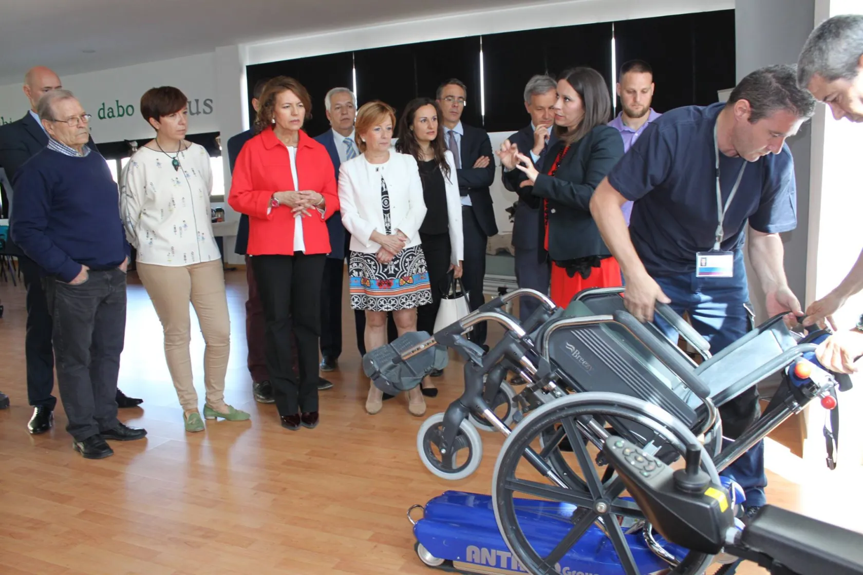 La consejera Aurelia Sánchez durante un momento de la visita en Alcázar de San Juan