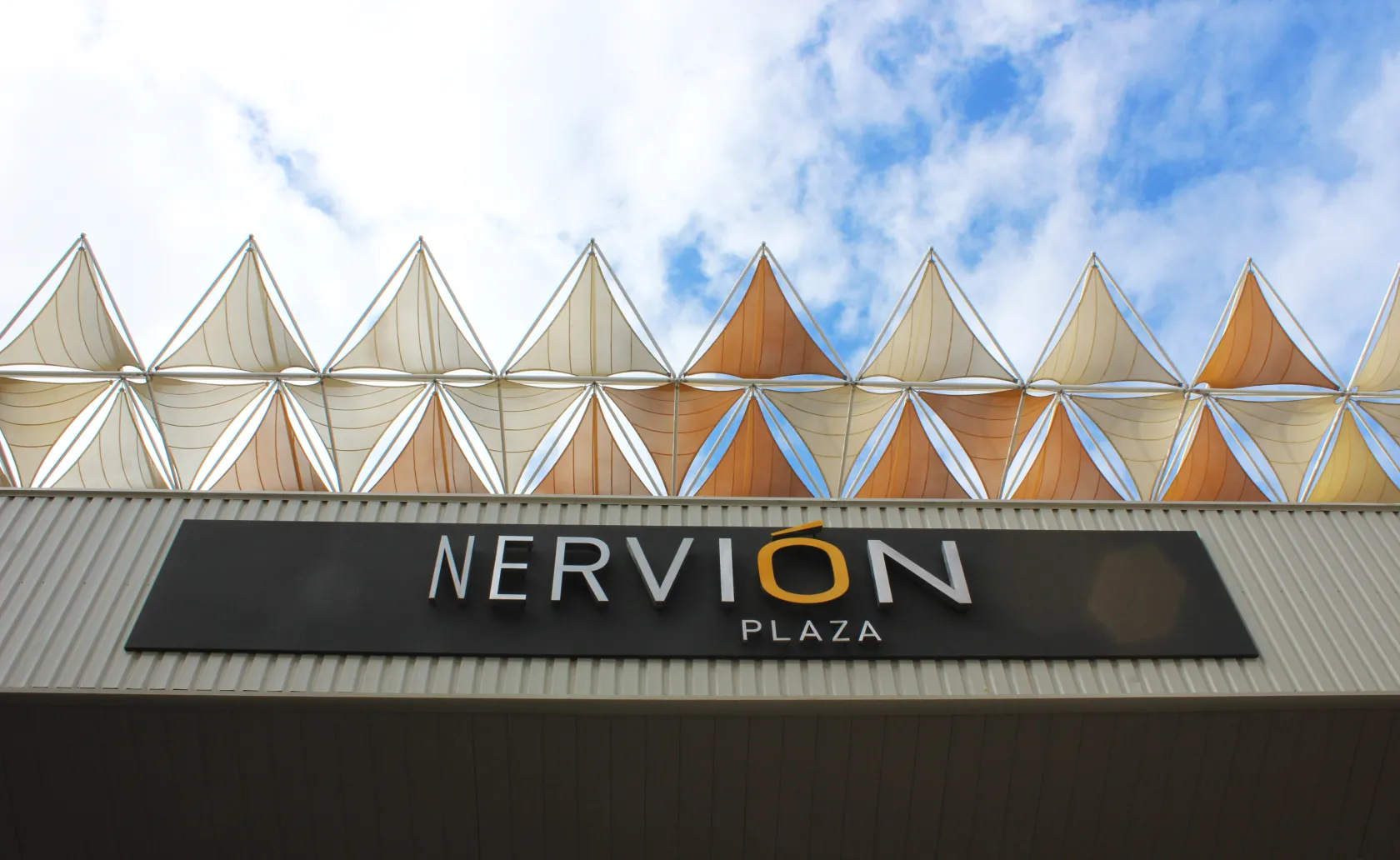 Fachada del centro comercial Nervión.