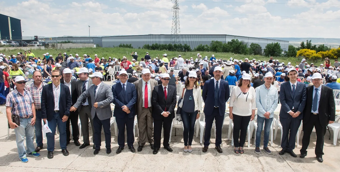 Foto de familia con la consejera de Economía, Empresa y Empleo de Castilla-La Mancha 