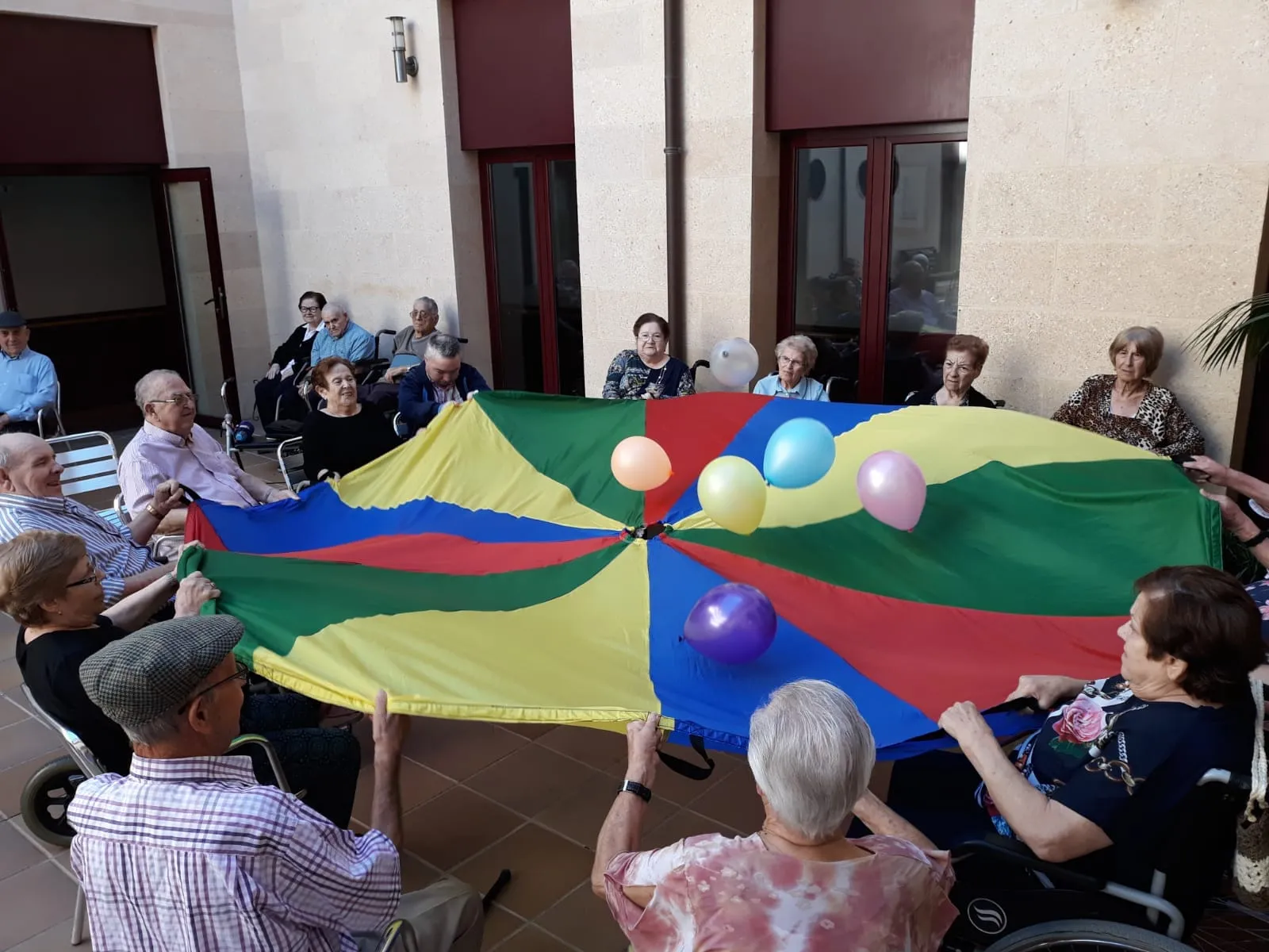 Debates, ejercicio y concursos en  centros de ILUNION Sociosanitario para celebrar el Día Internacional de las Personas de Edad