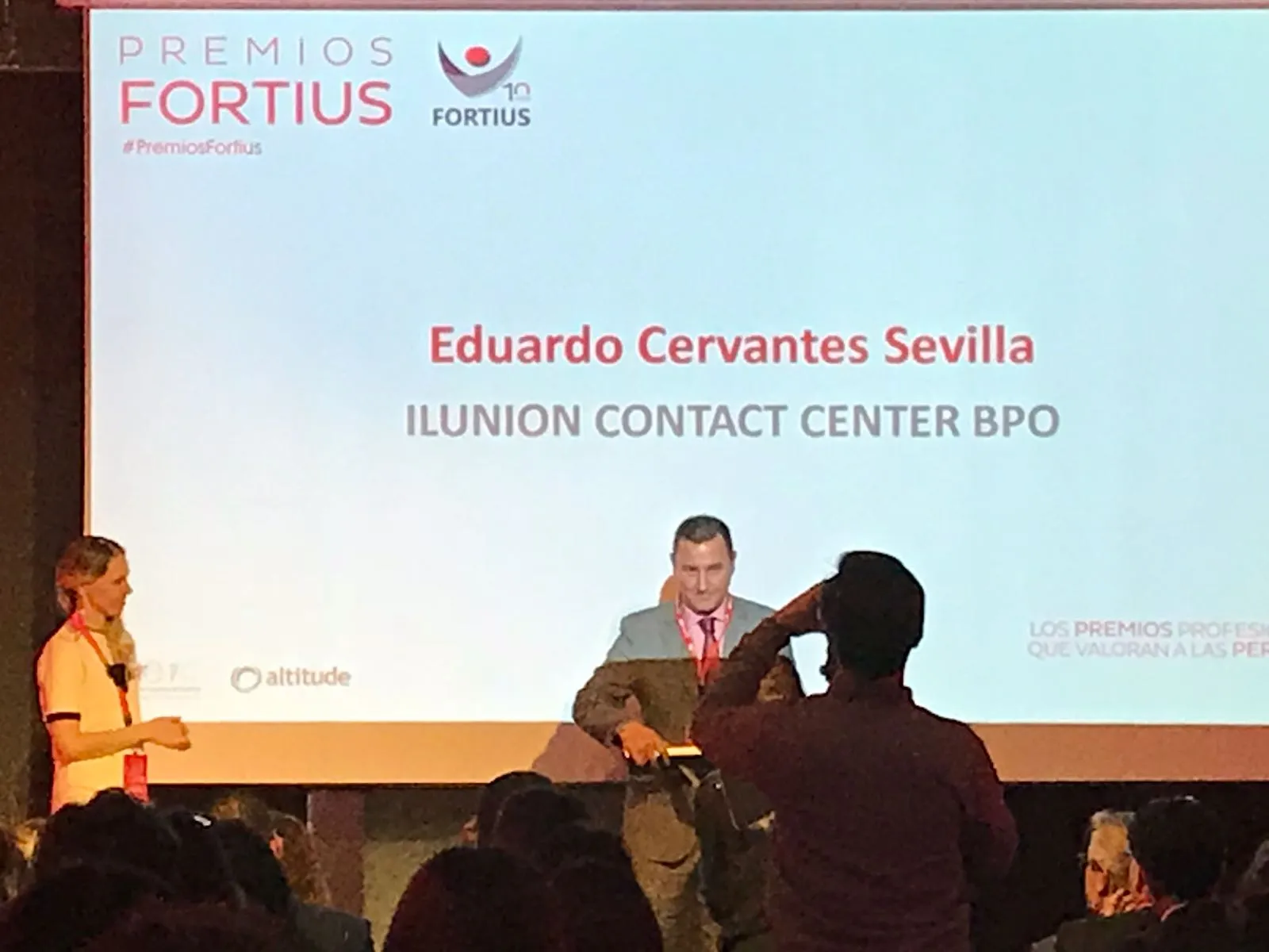 Un agente de ILUNION Contact Center BPO, premio especial Experiencia 10 