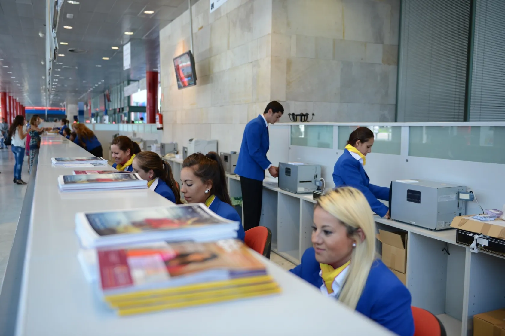 Empleados de ILUNION Outsourcing trabajando en IFEMA 