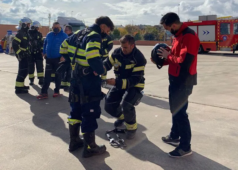 Estudiantes de Vigiles exhiben sus conocimientos en el parque de Bomberos de Fuenlabrada