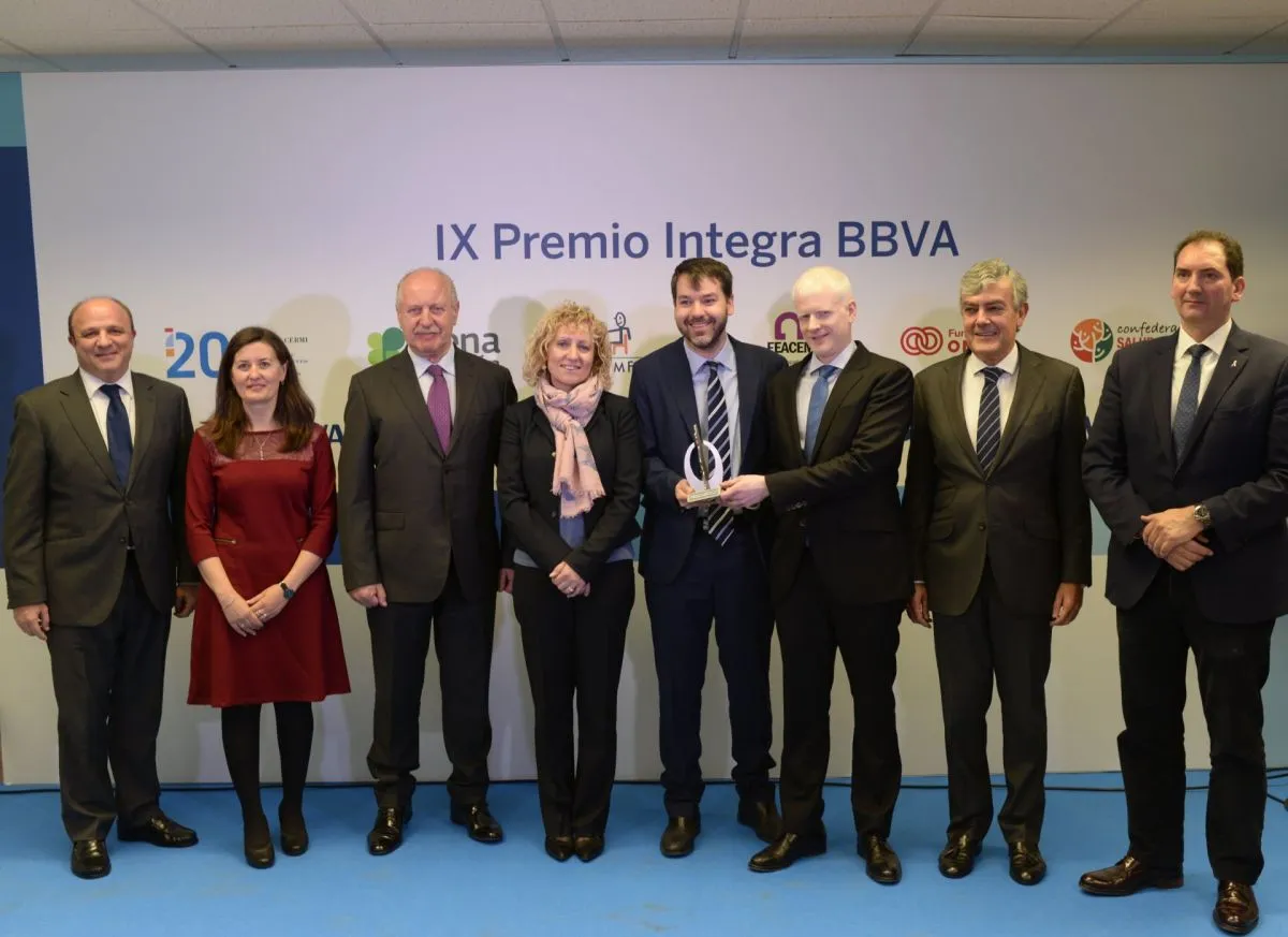 De izqda a drcha: Álvaro Calleja, director de Comunicación y RRC de BBVA España; Raquel Pérez Valcárcel, Delegada Territorial ONCE Cantabria; José Miguel Barrio, alcalde de Reinosa; Rosa Eva Díaz Tezanos, Vicepresidenta del Gob. de Cantabria, Alejandro Fernández Fidalgo, Consejero Delegado División Business & Facility Grupo ILUNION; Alfredo Gordóvil, director gerente de Columbia Cintas de Impresión; Carlos Gorria, director Territorial Norte BBVA; Gustavo Seco Cagigas, presidente Consejo Territorial ONCE 