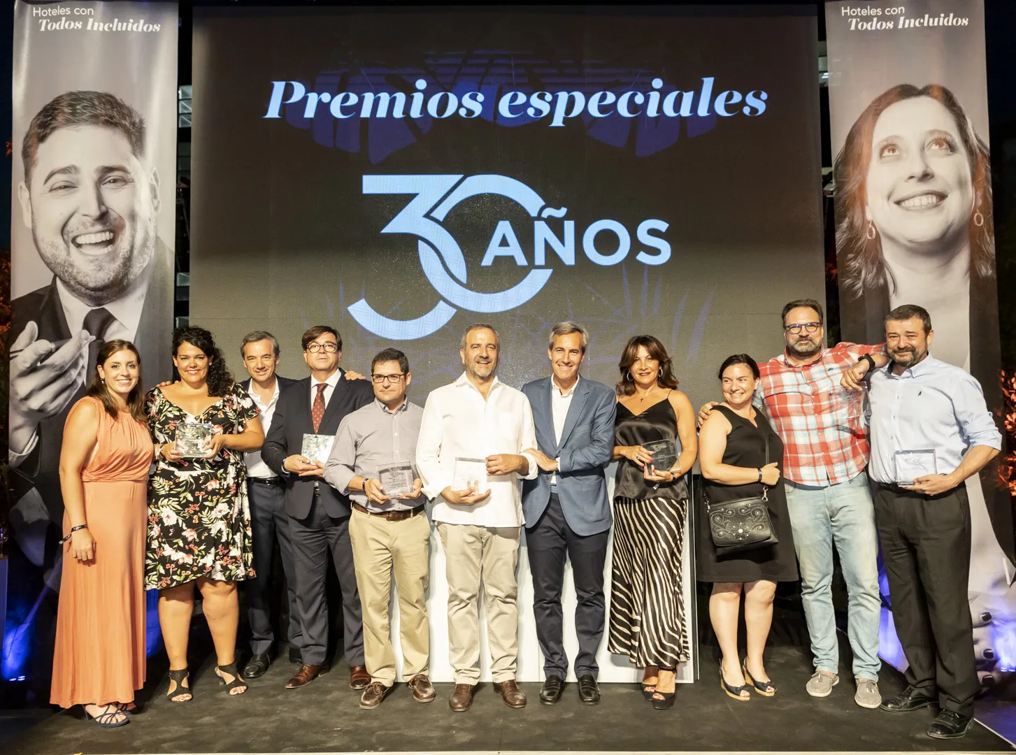 Foto de familia de los premiados 