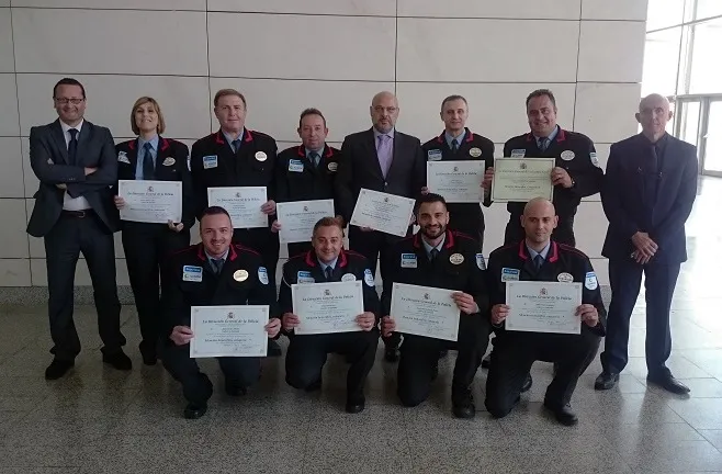 Foto de familia de los vigilantes de ILUNION de Valencia distinguidos por Interior