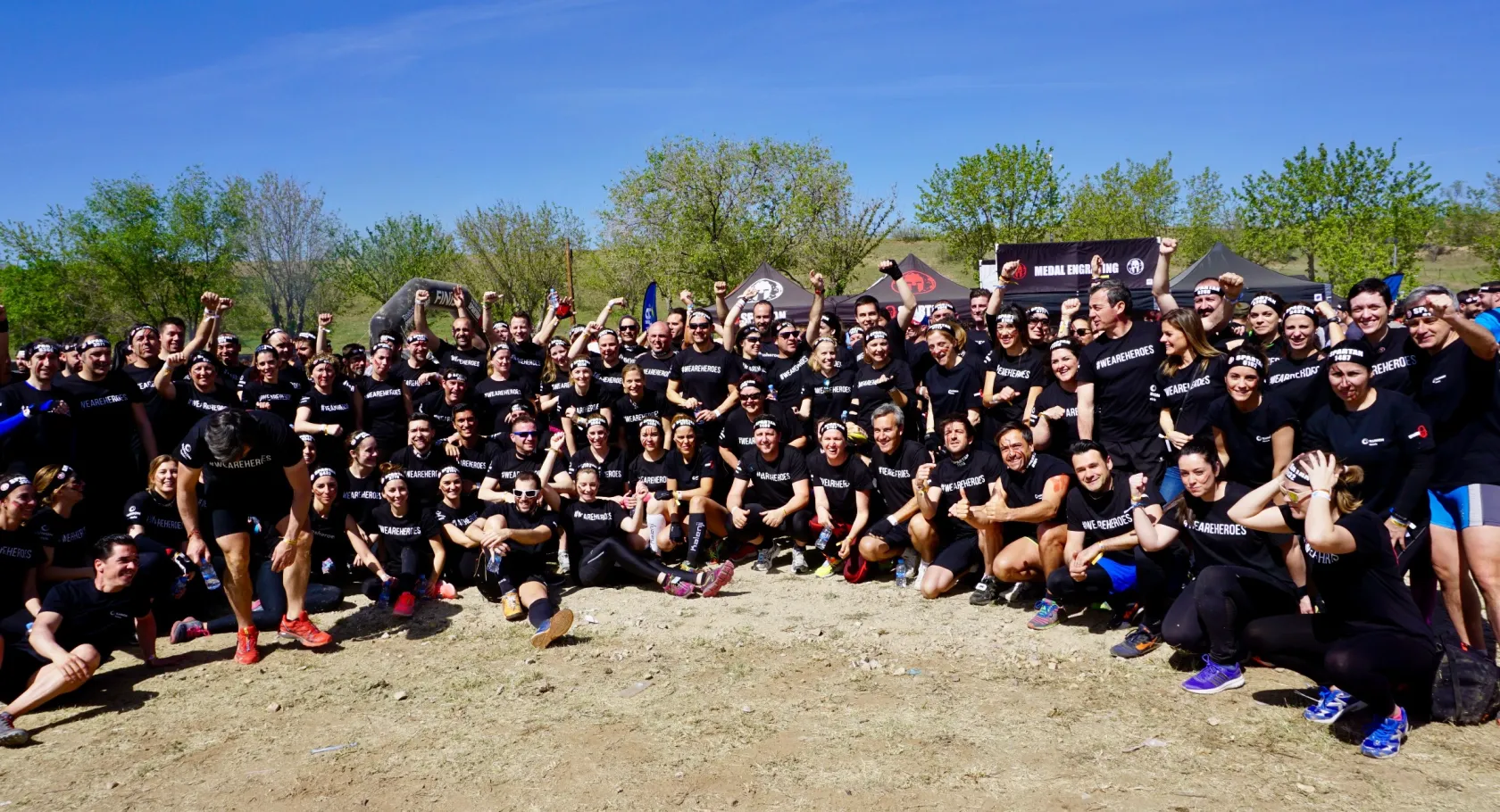 Foto de familia de los trabajadores de ILUNION que participaron en la Spartan Race Madrid 