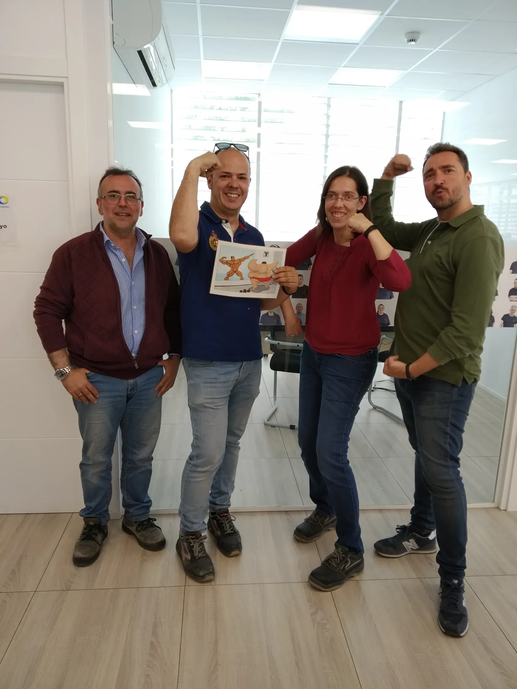 Foto de uno de los grupos participantes formado por cuatro personas 