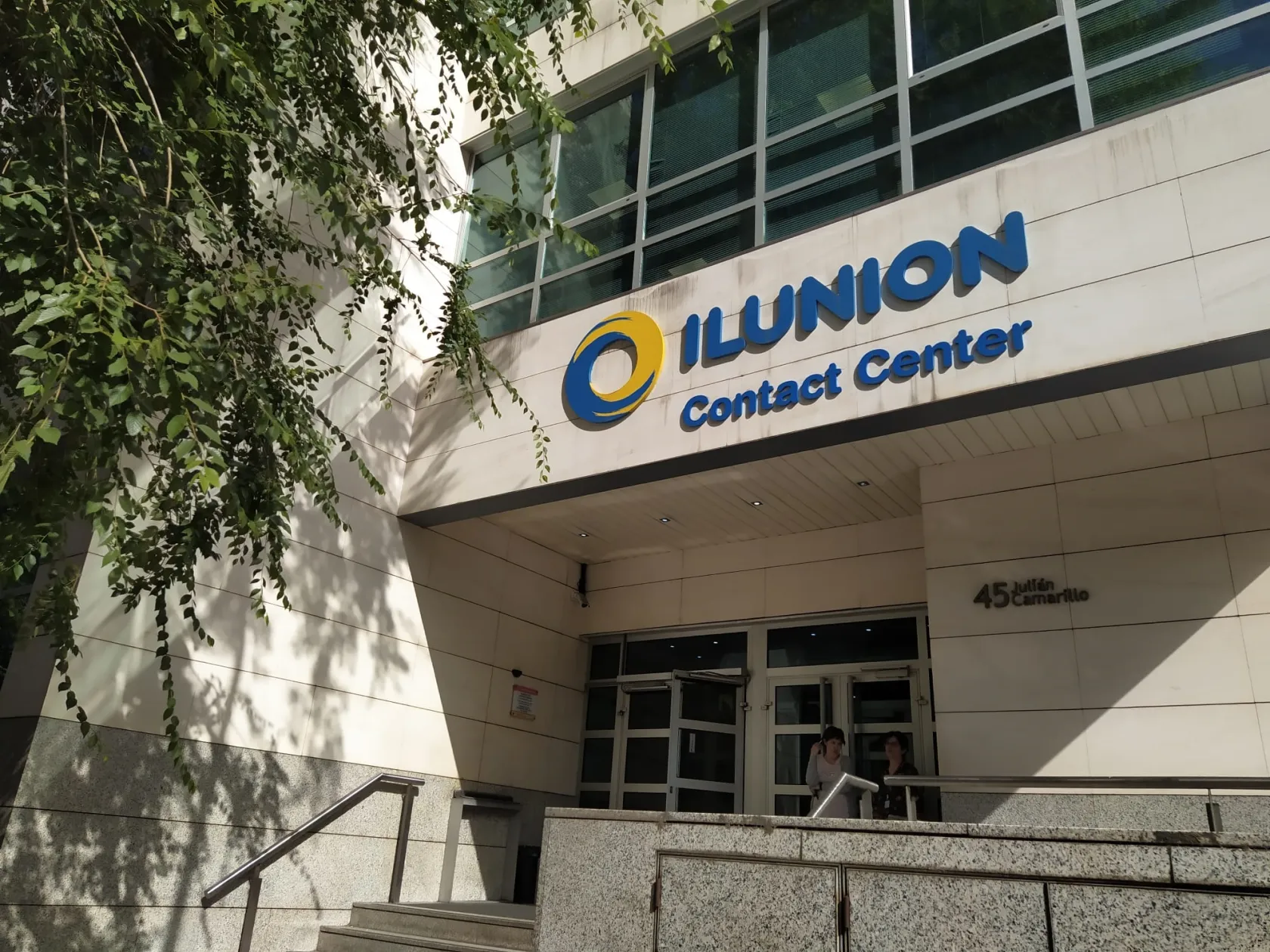 Exterior del edificio de ILUNION Contact Center BPO 