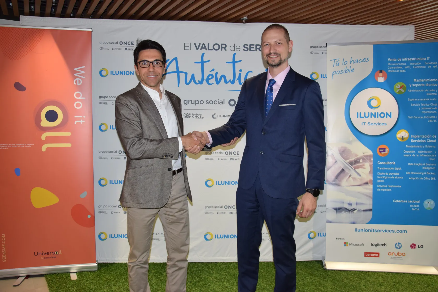De izquierda a derecha: el cofundador y director general de Geeksme, Ángel Sánchez Díaz, y el director gerente de Ilunion IT Services, Mario Medina 