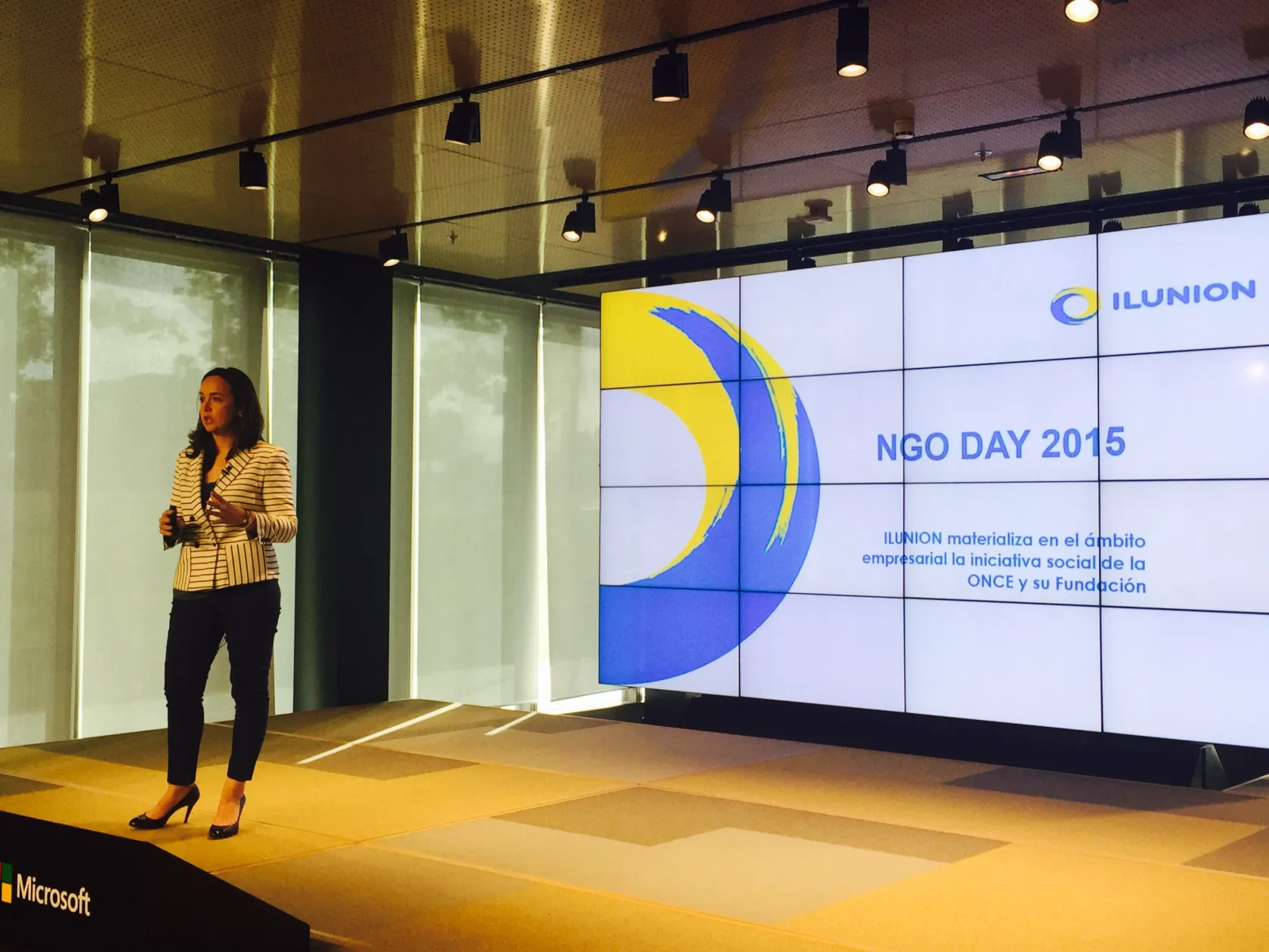 La directora gerente de ILUNION Consultoría, Ana Uruñuela, explicó la labor que realiza la compañía a través de la gestión del proyecto DONO 