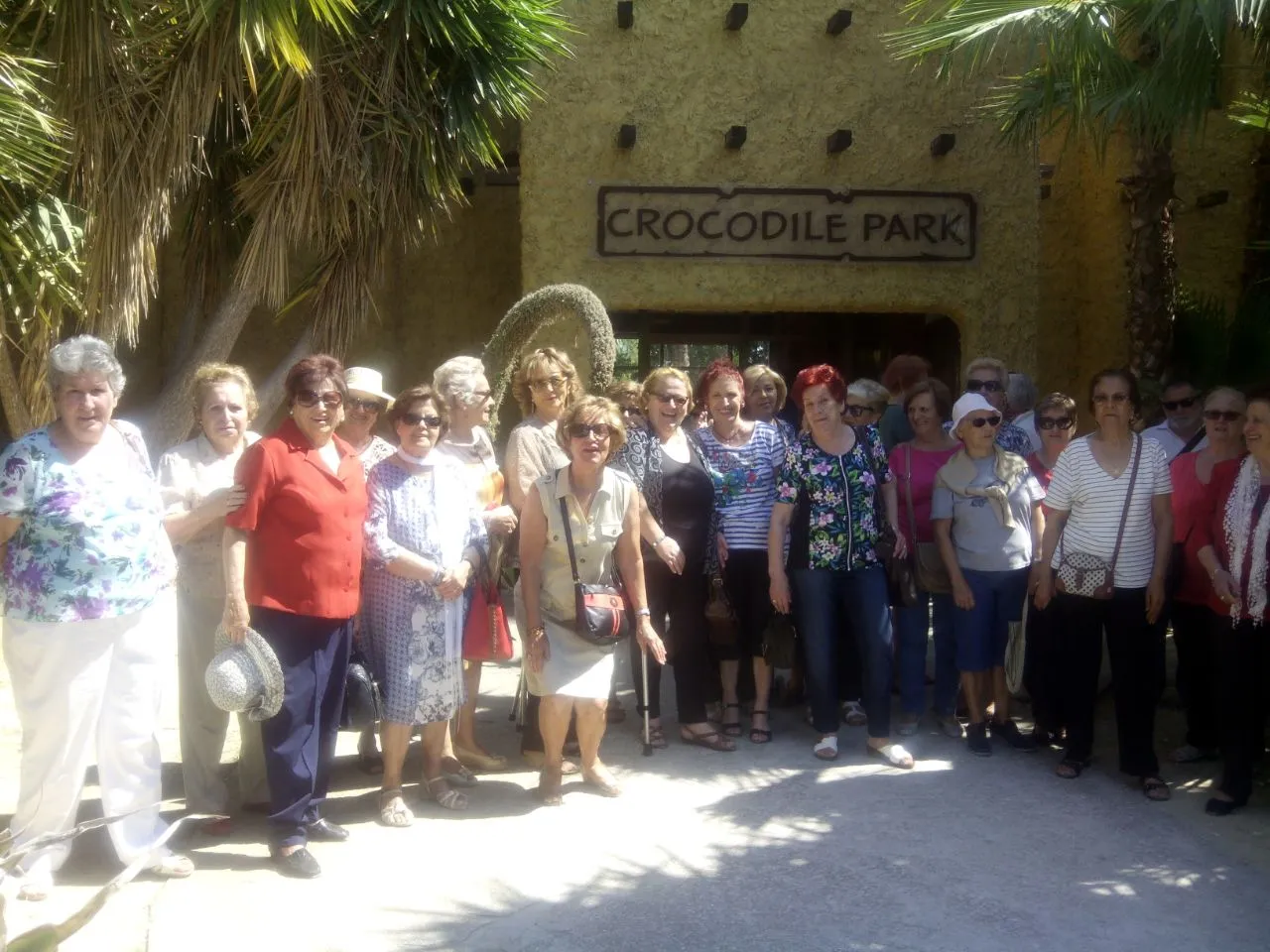 Grupo de mayores en el Cocodrile Park