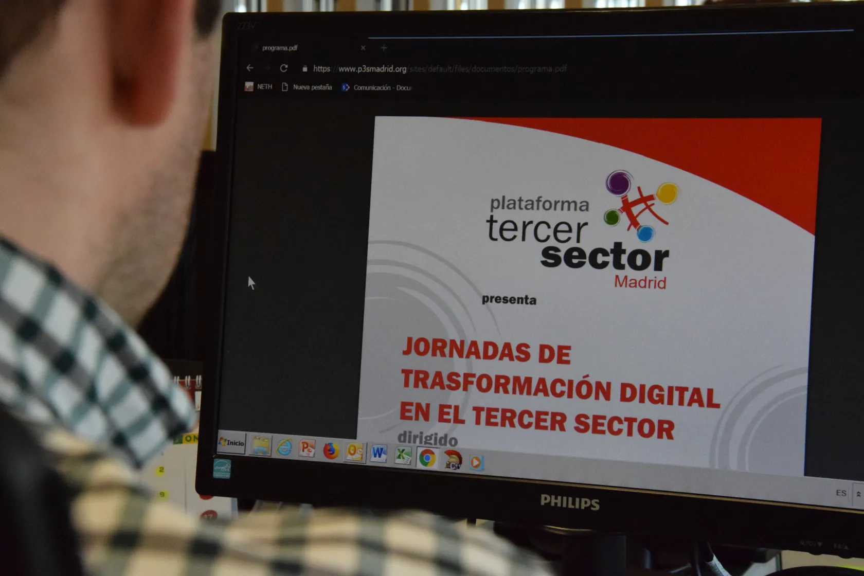 En la pantalla de un ordenador puede leerse: Plataforma tercer sector Madrid presenta 'Jornadas de transformación digital en el Tercer Sector'