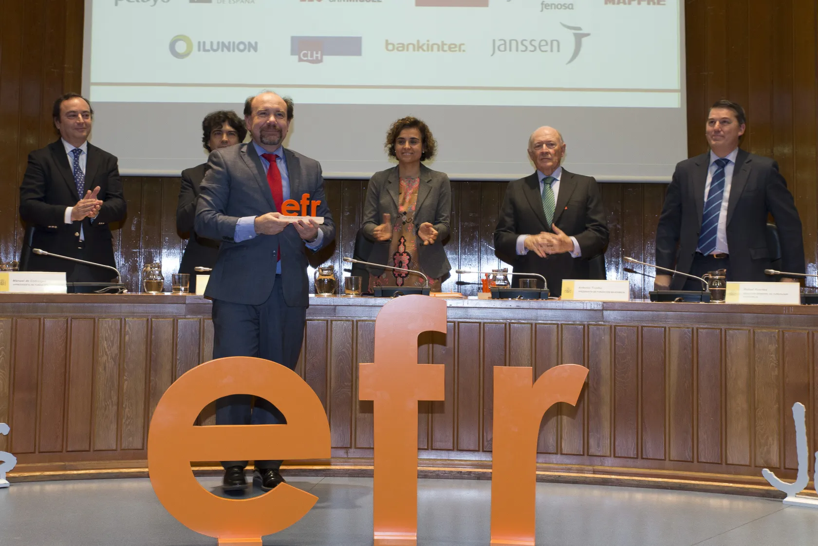 Fotografía de Juan Carlos Rodríguez recogiendo el certificado ERF