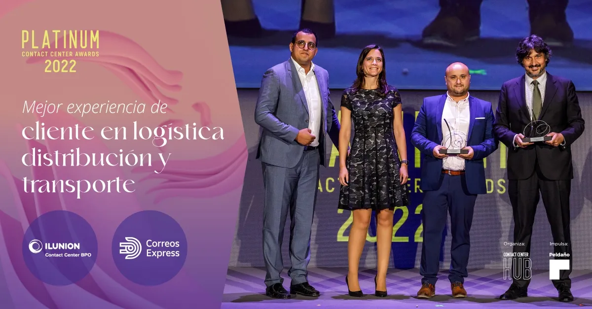 Creatividad donde aparecen los logotipos de ILUNION junto a la categoría y los directivos de ILUNION Contact Center y Correos Express que recogieron el premio