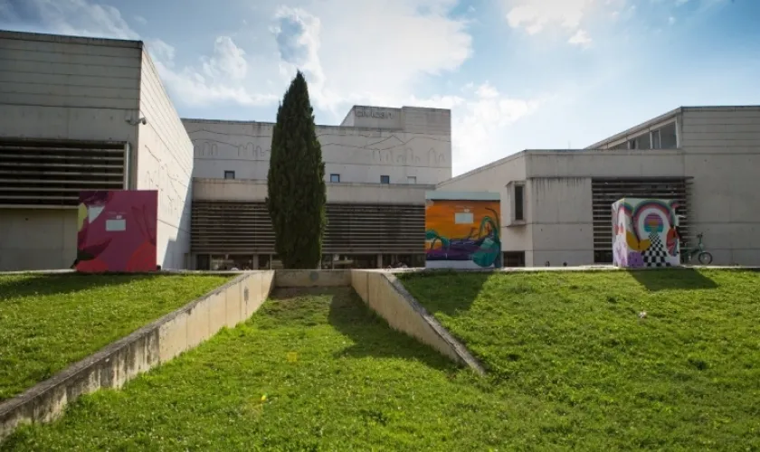 Fotografía del patio del CIVICAN