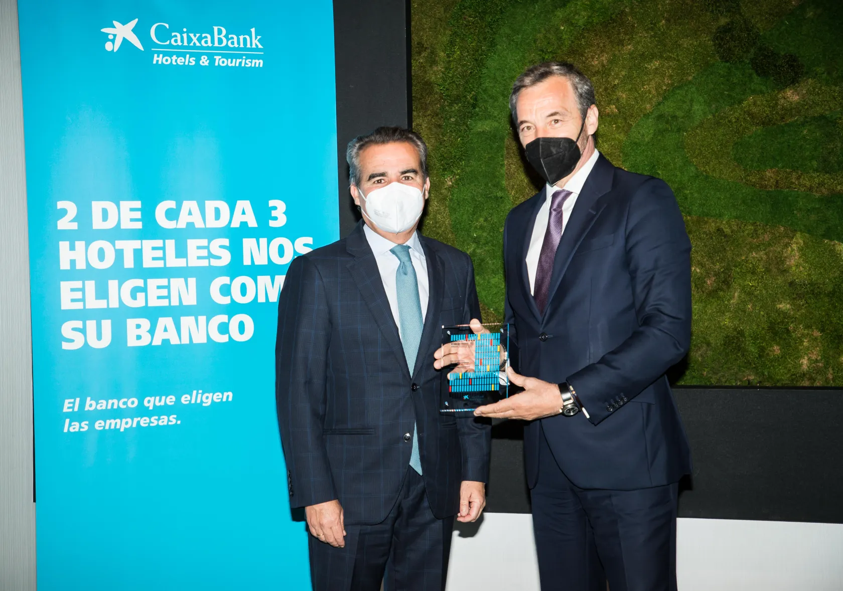 José Ángel Preciados recogiendo el premio 