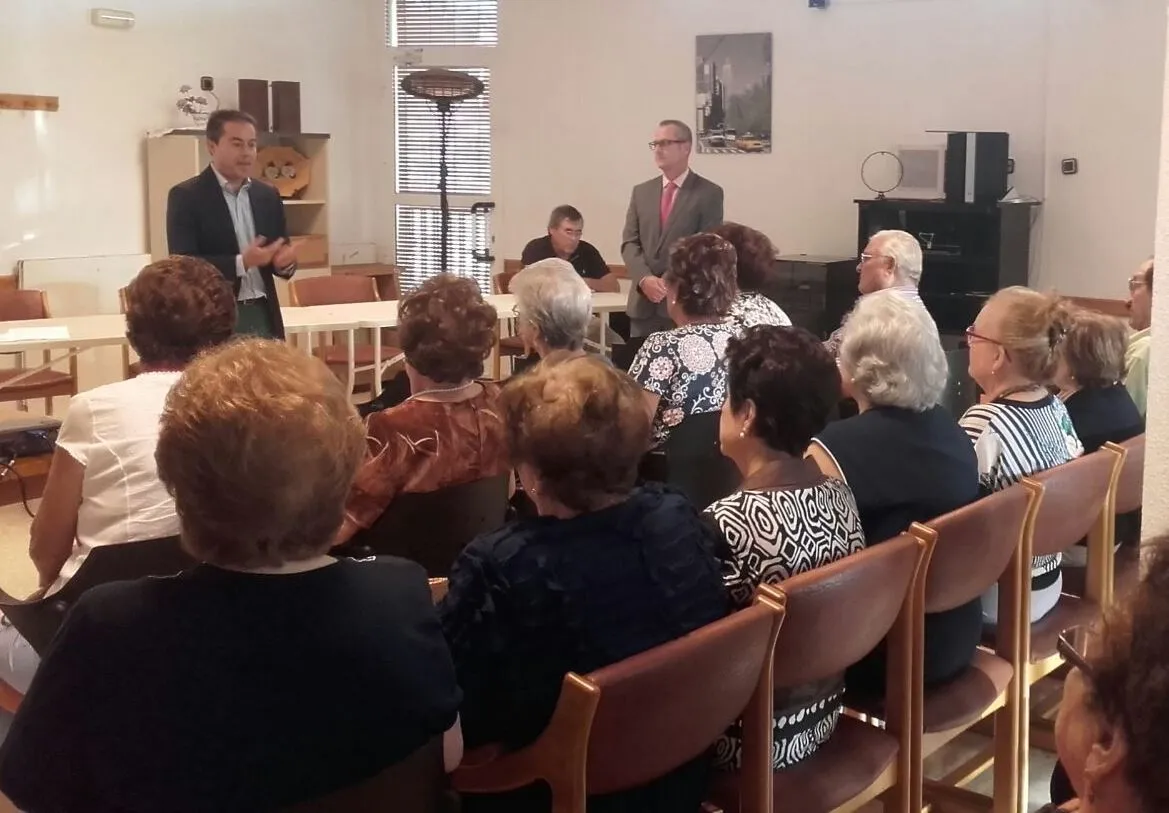 El alcalde de Lorquí presenta el servicio de teleasistencia, gestionado por ILUNION Sociosanitario 