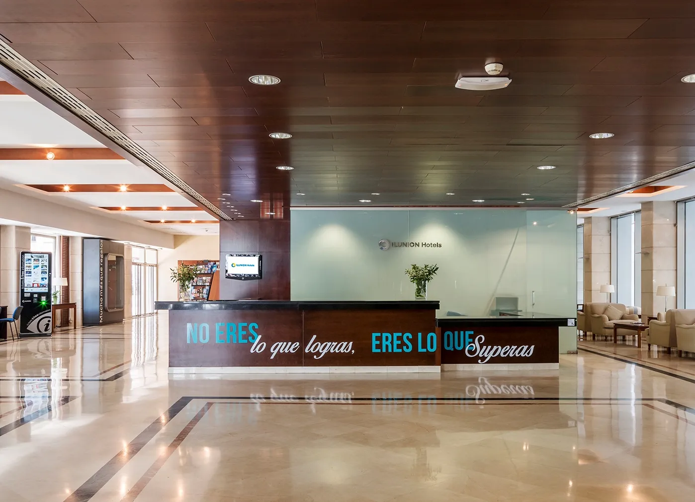 Recepción del hotel ILUNION Málaga 