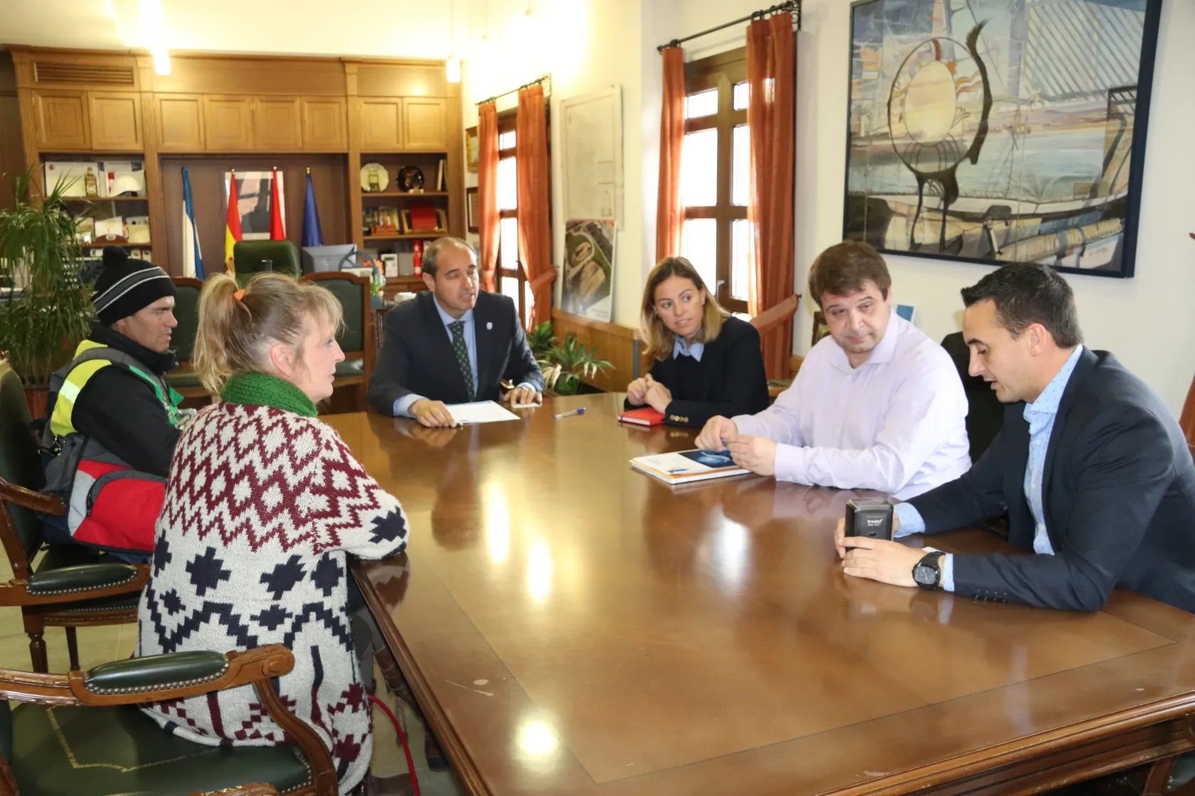 Reunión del equipo de ILUNION Tecnología y Accesibilidad con el alcalde de Sevilla La Nueva, Asensio Martínez