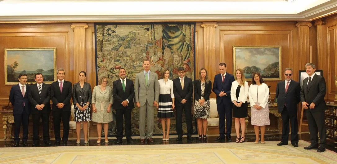 Sus Majestados los Reyes con el Consejo General de la ONCE