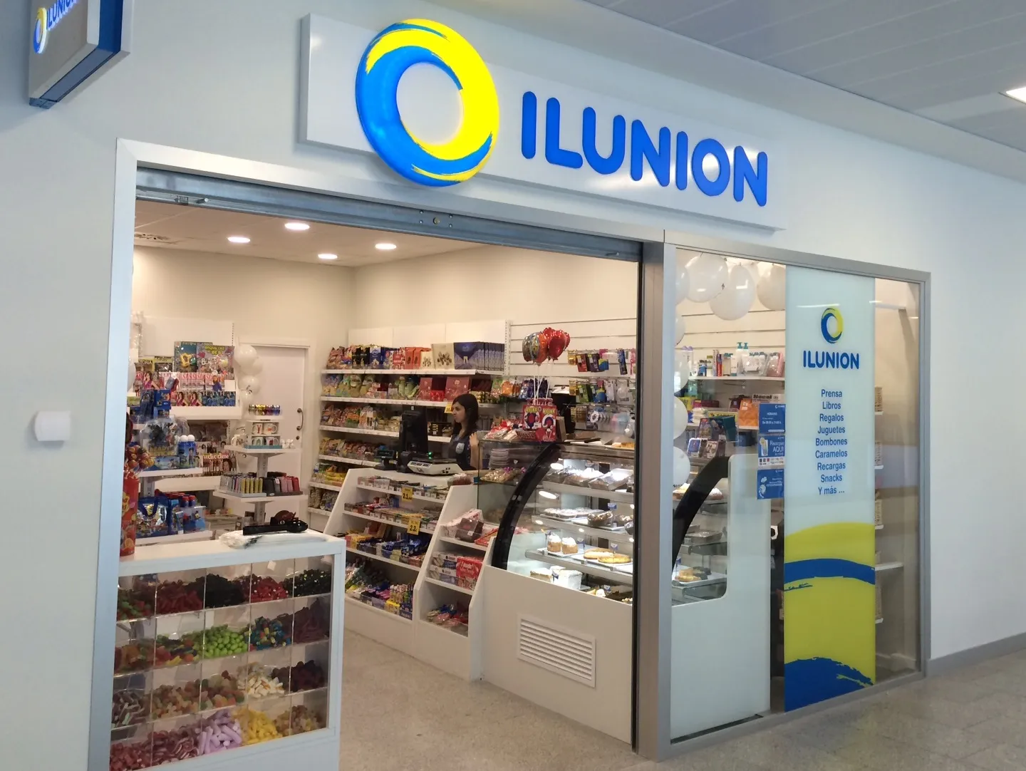 Entrada Tienda ILUNION Retail en el hospital Álvaro Cunqueiro